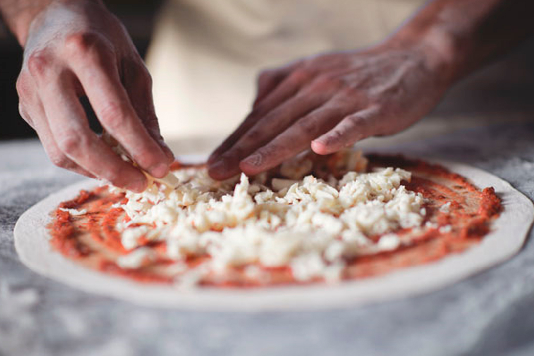 El primer Campeonato de España de Pizzas Gourmet se celebra en el Salón Gourmets 2022, 25 a 28 de abril. Prueba las mejores pizzas de la <a href="/ComunidadMadrid/">Comunidad de Madrid</a>, <a href="/Grupo_ALBE/">ALBE-Lácteas del Jarama</a>.  gourmets.net/salon-gourmets…