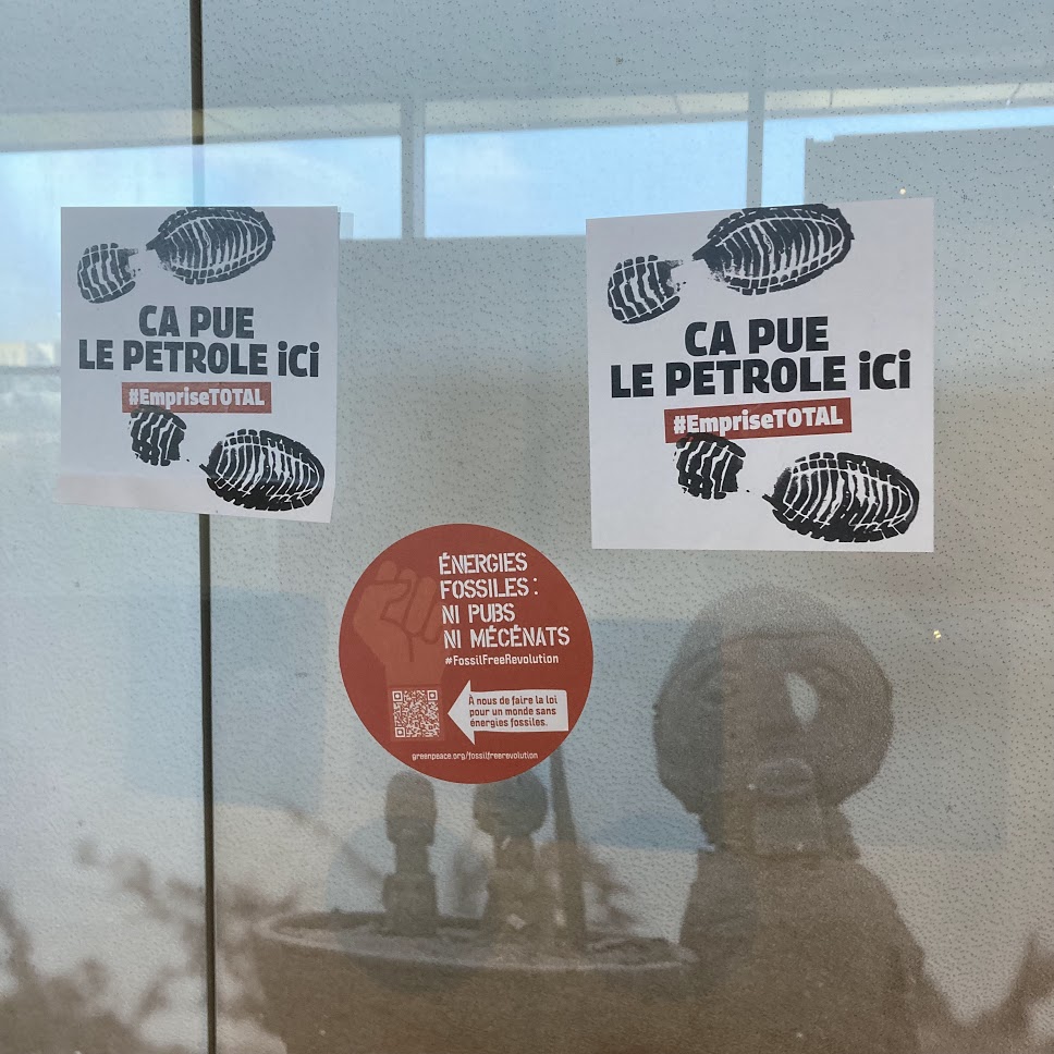 GP_Paris's tweet photo. Total est la seule entreprise pétro-gazière occidentale à ne pas avoir annoncé son retrait de Russie, alors que la production d’énergies fossiles alimente la machine de guerre de Vladimir Poutine. @quaibranly doit se poser la question de sa responsabilité.

#LaHonteTotal https://t.co/oRjVmyK3pP