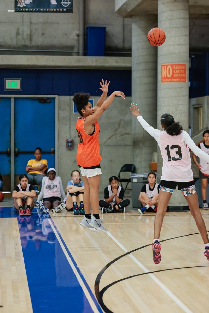 COLLEGE COACHES:

If you’re looking for a strong, quick, smart, explosive high aptitude guard with crisp passing, good range and a cold pull-up then you’re looking for ‘23 JaiLynn Clayton. She was amazing at the Spring 150.
This is my gift to you on this fine Sunday😏.