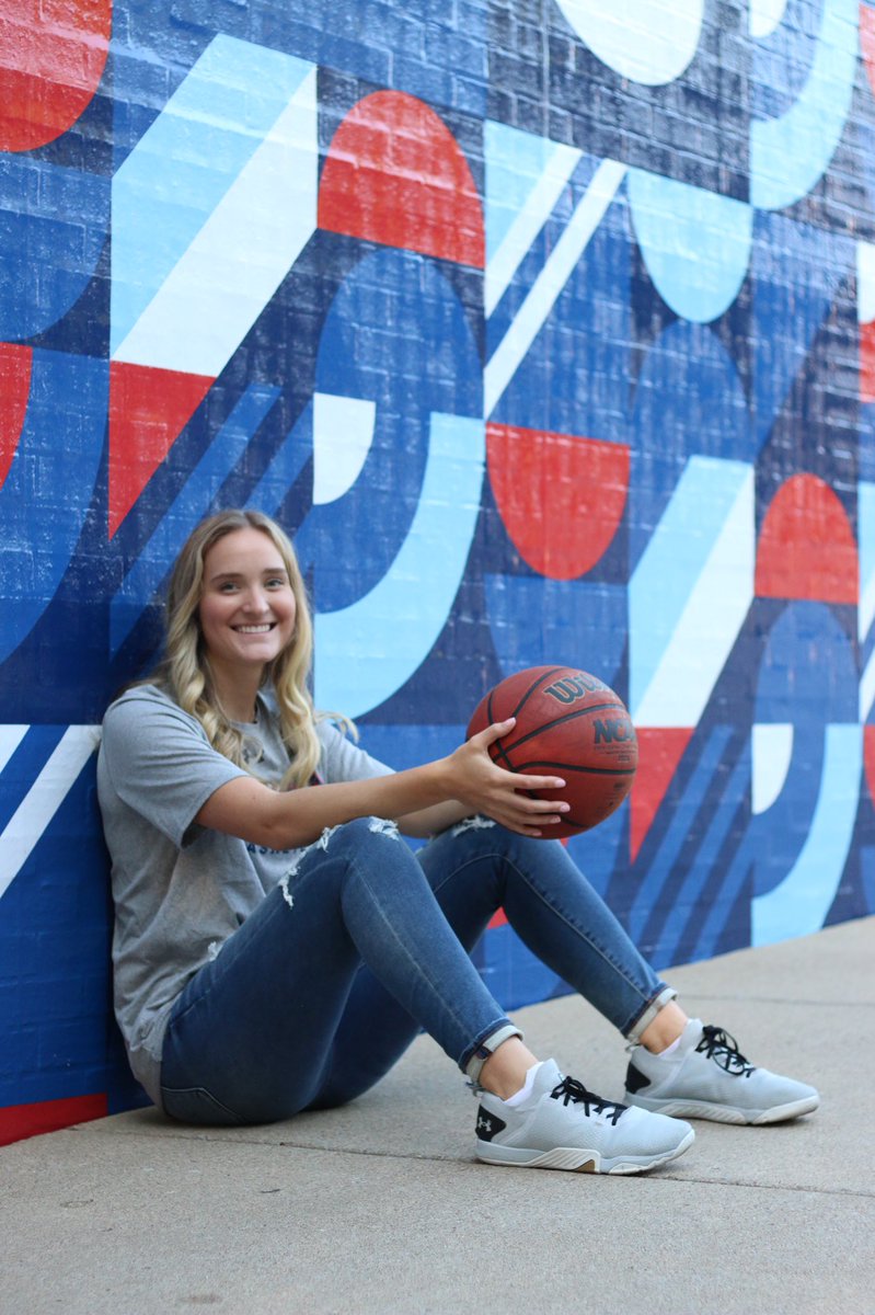 BelmontWBB's tweet photo. HBD to our warm, kind-hearted, hard-working, selfless teammate, ice-water-in-her-veins-better-find-her-and-have-a-hand-up sophomore from Brentwooooood @bschoenwald10 We’re so grateful you’re a 🐻🏀!! https://t.co/FCdt1oTL1y