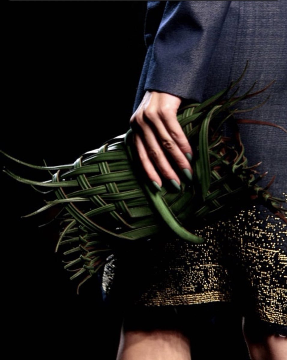 StreetFashion01's tweet photo. Jean Paul Gaultier Leaf Bags (2010) https://t.co/IE98mThVWB