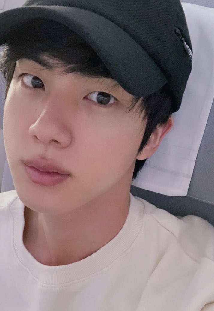 BTS_JIN_SJ's tweet photo. 보고싶은 아미❤ https://t.co/e0OnbcmUKE