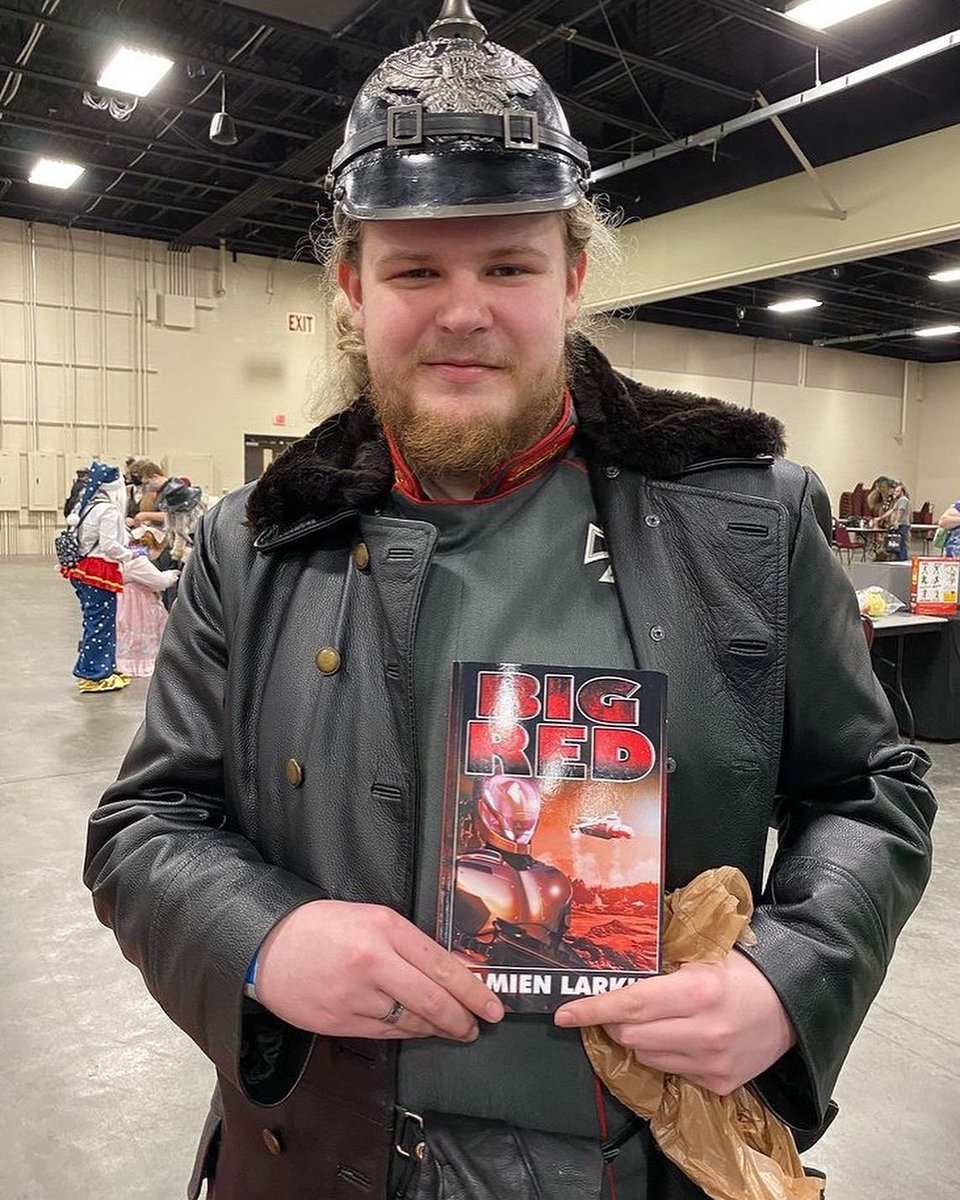 Damo_Dangerman's tweet photo. Looks like everyone had a blast at #hickorycon NC 🇺🇸

Loving the cosplay and cheers to everyone who picked up a copy of Big Red and Blood Red Sand!

#irishscifi https://t.co/1rvE13VDS9