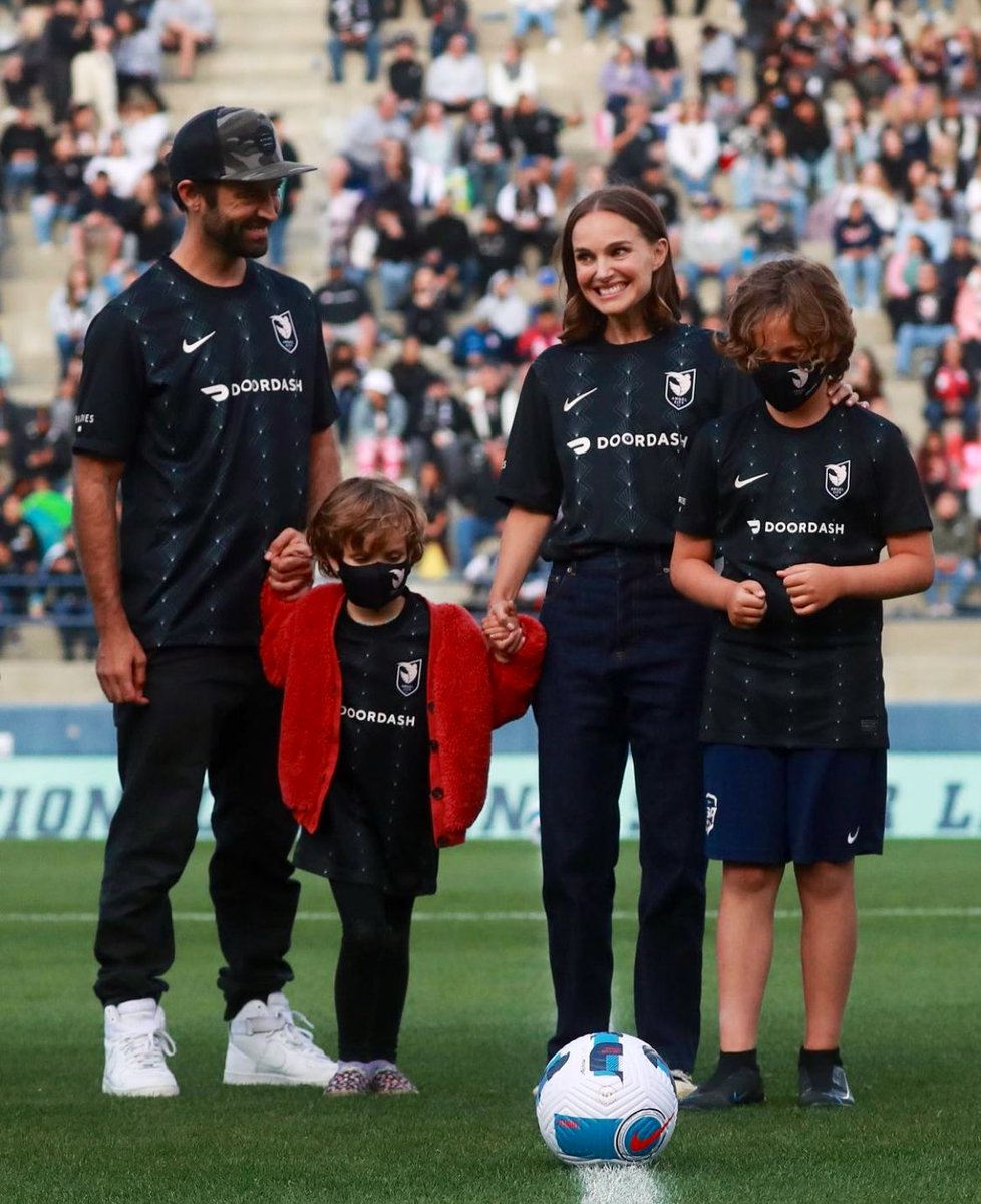 badpostportman's tweet photo. Natalie Portman and her family attended the first game of @weareangelcity in Los Angeles yesterday https://t.co/4gaJVRK31K