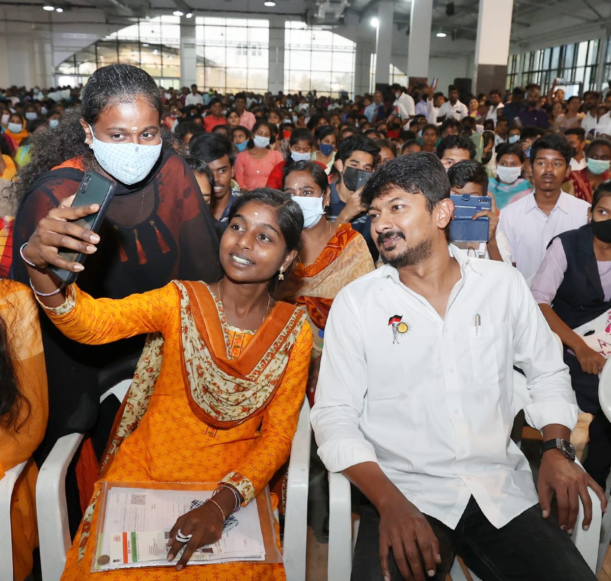 Udhaystalin's tweet photo. மக்கள் சபையில் பெற்ற மனுக்களுக்குத் தீர்வாக, ஒருங்கிணைந்த கோவை மாவட்டத்தைச் சார்ந்த பள்ளி, கல்லூரி மாணவ-மாணவியர் 524 பேருக்குக் கல்வி உதவித் தொகையாக ரூ.52.40 லட்சமும், 500 மகளிரின் சுயதொழிலுக்கு உதவியாக 500 தையல் இயந்திரங்களையும் நலத்திட்ட உதவிகளாக வழங்கினோம். @V_Senthilbalaji https://t.co/RLx4WdOqte
