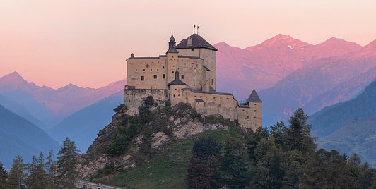Castillos__'s tweet photo. Castillo de Tarasp, S.XI.

Baja Engadina, Suiza https://t.co/n2mCMmxMTA