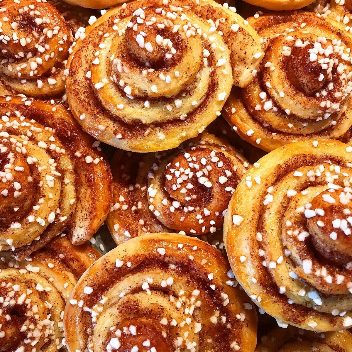 SweMetalChef's tweet image. Have a great first day of spring! \m/ #cinnamon #bun #baking #spring #spring2022 #equinox #celebration