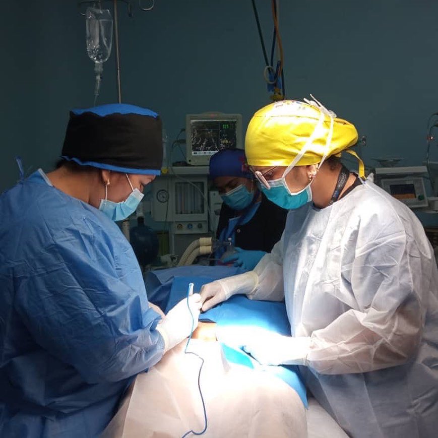Ayer realizamos una jornada de Cirugía General en nuestro hospital de Aroa beneficiando 13 pacientes de los municipios Bolívar y Monge que fueron captados por la RAAS. La Misión Pueblo Sano alcanzó la cifra de 102.101 pacientes operados..!