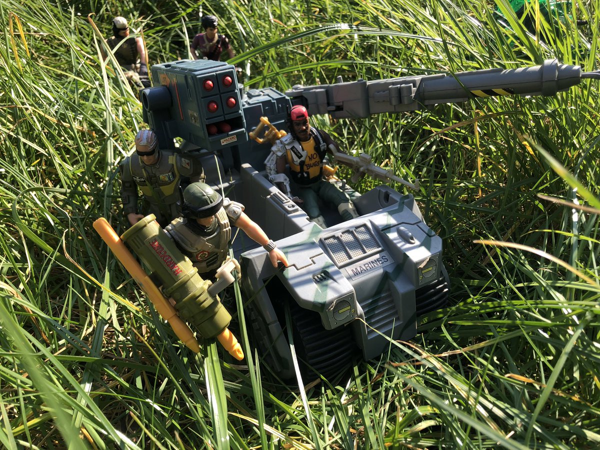 SupernerdsT's tweet photo. Tried my hand at a bit of toy photography today with the kenner aliens and predator toys 

#aliens #predator #kenneraliens #kennerpredator #retrotoys #photography #spacemarines https://t.co/SzwPqDZBhb