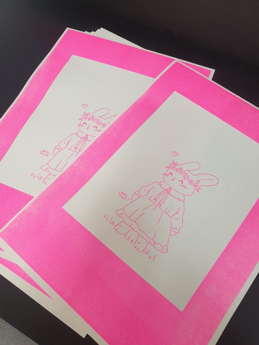 Made my first riso print todayy!! I love it sm 🥺 its super big tho (a3) so would probably do a5 next time
#riso #art #ArtistOnTwitter