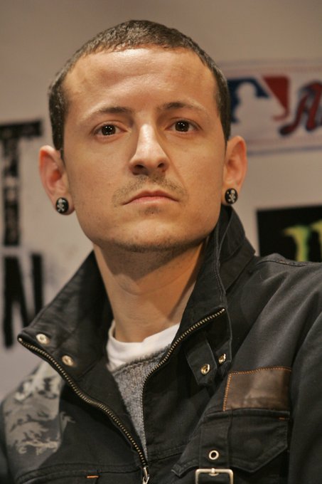 Happy Birthday to the late Chester Bennington who would\ve turned 46 today. 