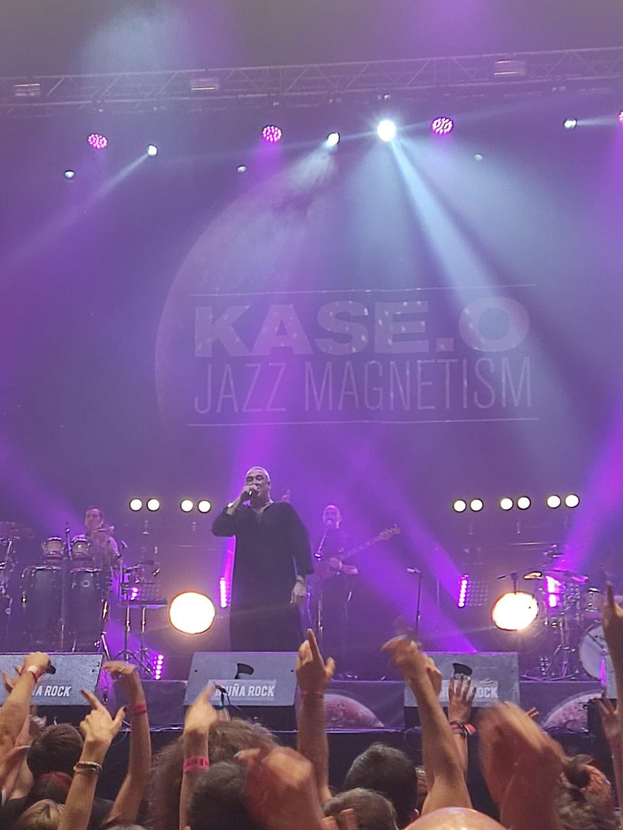 Por fin <a href="/KaseO_real/">KASE.O</a>  tanto tiempo kierendo verlo CONCIERTAZO en <a href="/IrunaRock/">IRUÑA ROCK</a>