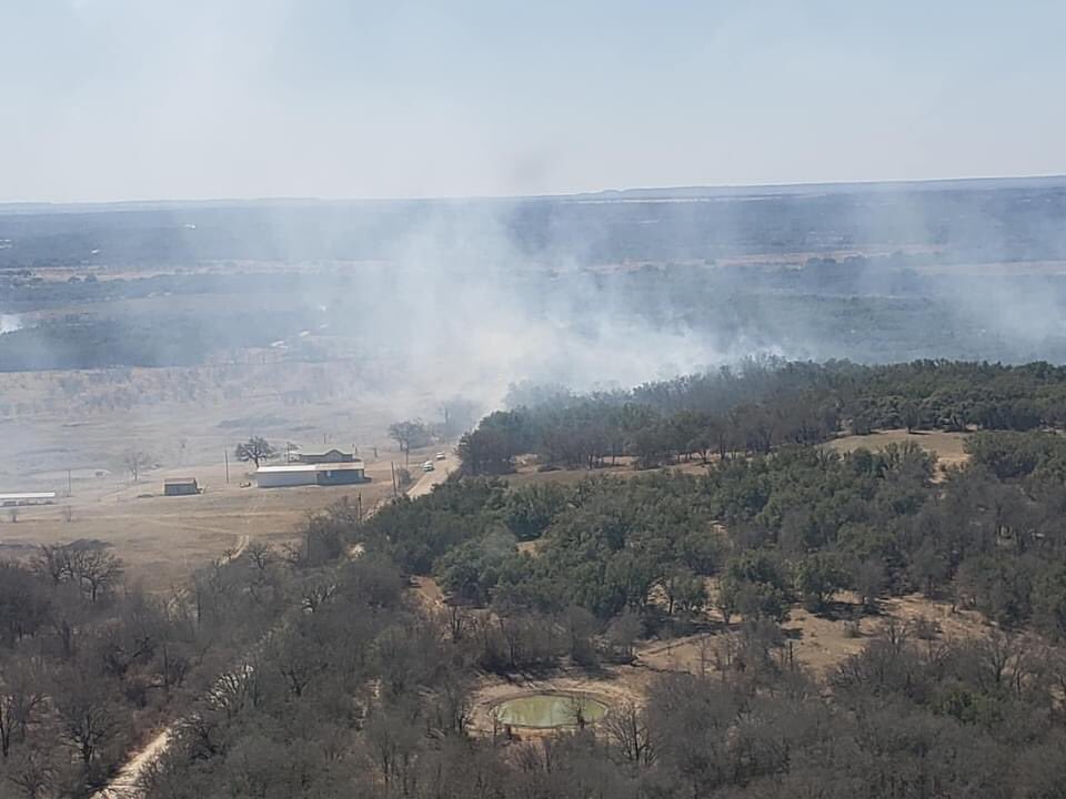 TXMilitary's tweet photo. Our aircraft are supporting #TexasWildfire response. Over the last 2 days our flight crews have dropped 126,000+ gallons of water on these fires.
We’ll continue to provide support until we are no longer needed.
#NationalGuard #AlwaysReady #AlwaysThere #EastlandComplexFire #txwx https://t.co/eRzXxgarSd