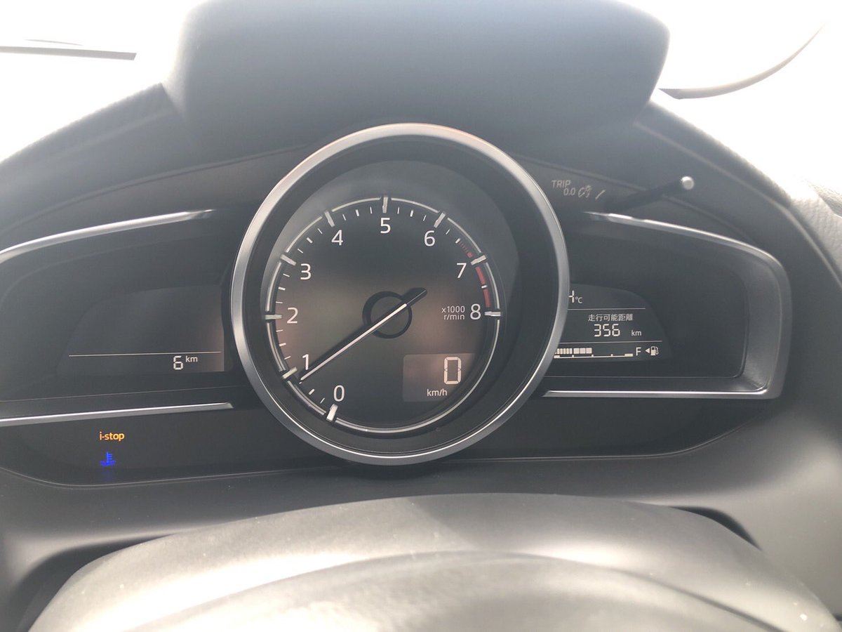R8713B's tweet photo. 今日の昼、実家から自分の通勤車用がきました。
写真だけでわかるこのシンプルな計器類…これがマツダって感じでワクワクが止まらない^ ^
早く乗りたい！
＃マツダ #MAZDA #SKYACTIVE
＃美しく走る #Beadriver https://t.co/PTnMX2twj6