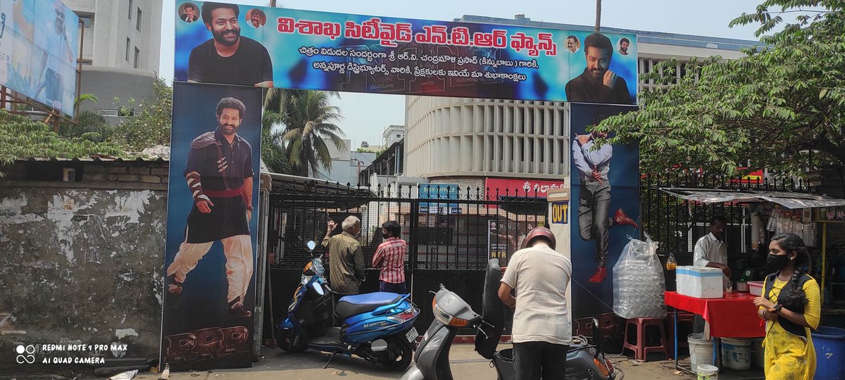 tarakteja9999's tweet photo. Never before  pre  release celebrations in vizag VISAKHA CITY WIDE NTR FANS waiting for biggest celebrations #RRRMovieOnMarch25th @tarak9999 @PrVpr @RRRMovie @NtrMurali9999 https://t.co/Vrbd1ZmhLj