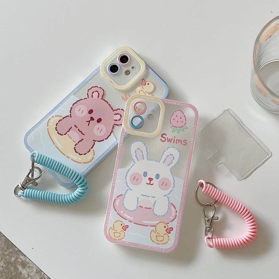 Incasecnx's tweet photo. 🐰กระต่ายเชือกคล้องมือชมพู / หมีเชือกคล้องมือฟ้า เป็นเคสยางใสนิ่ม คลุมรอบ สกรีนลาย คลุมฐานเลนส์กล้อง กันเลนส์กล้องได้ดี

แถมสายคล้องมือ น่ารักๆ **ขอบกล้องสกรีนลายไม���ค่อยตรง ขอคนรับได้ค่า

〰️ ราคาชิ้นละ 150บาท 💰ส่งฟรีลทบ. ems+20
〰️ พร้อมส่ง iphone 11-13promax (ไม่มีมินิ) https://t.co/HhA8IwgxF3