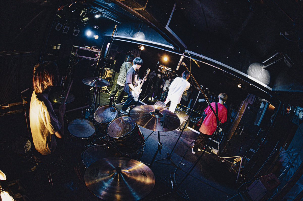 GSQ_band's tweet photo. 【🌐LIVE PHOTO part.3🌐】

マシュマロヘルメット pre.
「人に優しく」

📸photo by @kuglo21 https://t.co/B8kQEihWkl