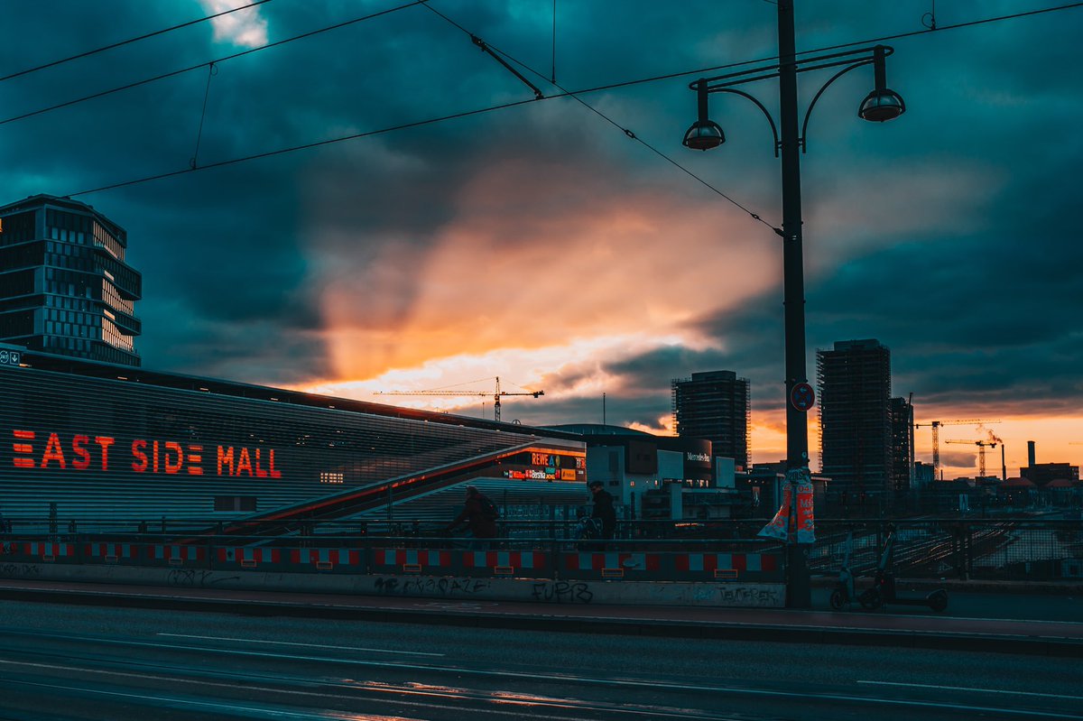 julian_elison's tweet photo. ~ urban sunset

#streetphotography #Berlin #warschauer #eastsidemall https://t.co/TISjE8WuPq