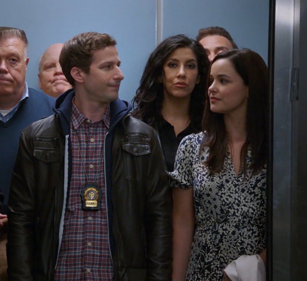 ceecparekh's tweet photo. friendly reminder that amy santiago flirted with jake peralta for twenty seconds and he became obsessed with her forever https://t.co/5OFGbnF1W0