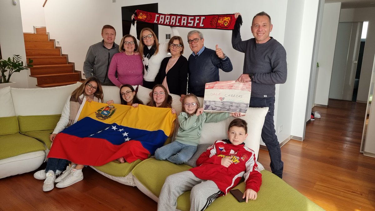 Juveenzo7's tweet photo. @JuvenilesCFC desde Italia! Apoyando a la sub13 Caracas! Vamos Leonardo Alonso... Fuerza Caracas! https://t.co/KIhAnOfZzq