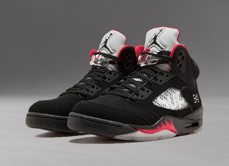 RT @SBDetroit: #SneakerTalk Supreme x Air Jordan 5 “Black” https://t.co/Uc25Ew8cv0 https://t.co/AOvdnF4YPk