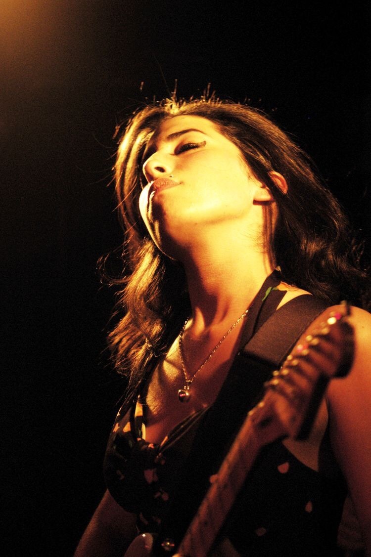 bluezharp's tweet photo. Amy Winehouse (1983 – 2011)
Photo by Rob Watkins https://t.co/cHsrNfOpzA