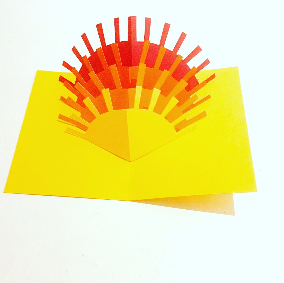hannahkokoschka's tweet photo. #handmadehour @HandmadeHour a super #spring #sunshine #weekend so, reflective #bespoke #handmade #paperart https://t.co/JQe81iUzFz