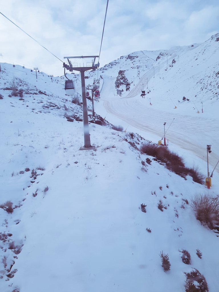 BaMig_'s tweet photo. #SierraNevada tras el paso de la #calima y la #BorrascaCelia 
Se puede ver claramente en la zona de #lalaguna el espesor de las #nevadas 

@websierranevada @snhoy
 @aquilatierratve @jacobpetrus_tve #granada https://t.co/9jbaYSm1eb