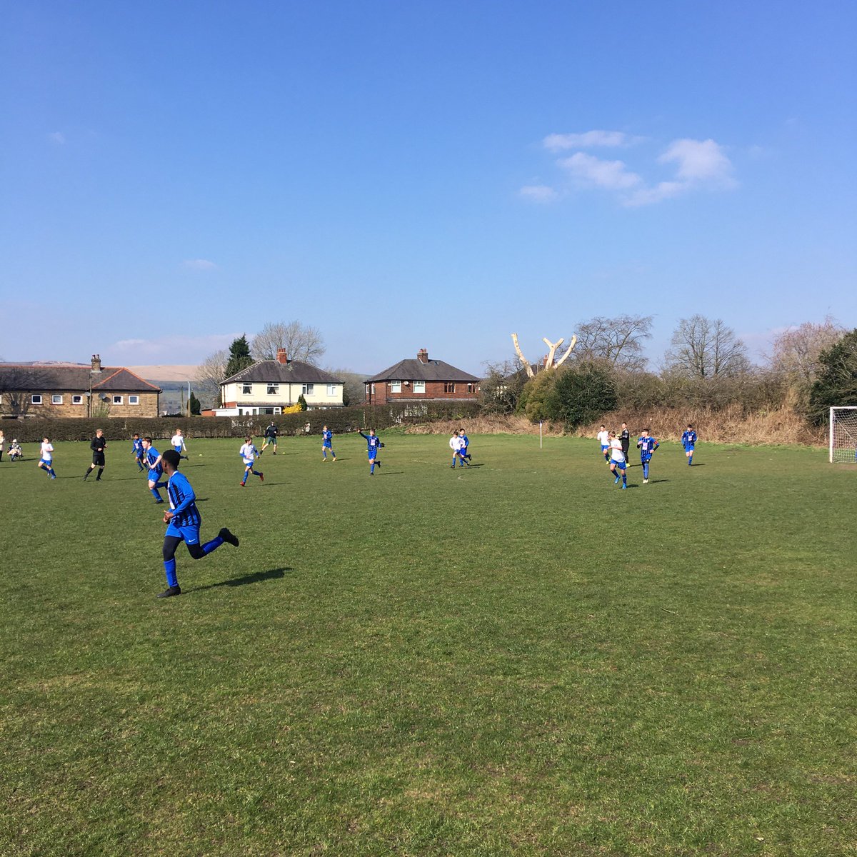 Thanks to <a href="/AlexCarroll1984/">Alex carroll</a> and his @glossopjuniors U13s for hosting the match today in the Glossop ☀️. One of the true gentleman of the game and we wish you guys all the best for the rest of your <a href="/EMJFL/">EMJFL</a> season 👍