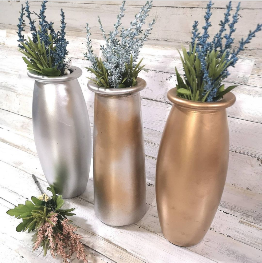 InspiredDecor8r's tweet photo. Hey friends! I'm sharing another easy diy! You can easily find clear glass vases at thrift stores. I cleaned these &amp; used metallic spray paint to transform them. So simple!
#diyhomedecor #thriftdflip #diyvaseideas #spraypaintdiy #makinghome #mysimplehome #metallicfinishes https://t.co/WVrL4Dpbvb