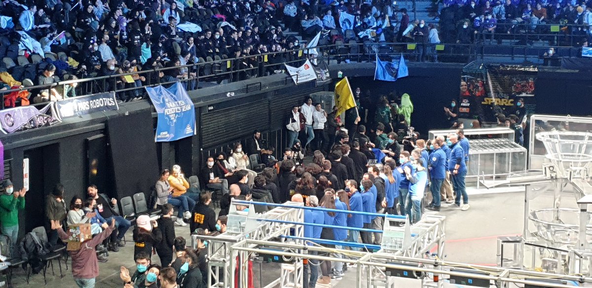 İstanbul Erkek Lisesi robotik takımı İEL Robotics 8058 dünyanın en prestijli robot turnuvası First Robotics Competition turnuvasını şampiyon olarak tamamladı.