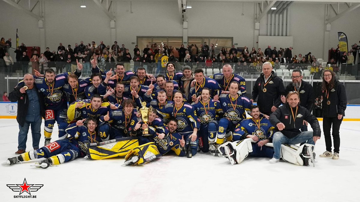 Belgisch kampioen Div1 <a href="/rbihf/">RBIHF</a> <a href="/sporza/">sporza</a> <a href="/gva/">Gazet van Antwerpen</a> <a href="/hlnsport/">HLN Sport</a> <a href="/Stad_Antwerpen/">Stad Antwerpen</a> <a href="/SportingA_/">Sporting A</a> <a href="/DistrictDeurne/">District Deurne</a> <a href="/SportVlaanderen/">Sport Vlaanderen</a> <a href="/FaceOffNL/">Face-Off.nl | 100% IJshockey</a>