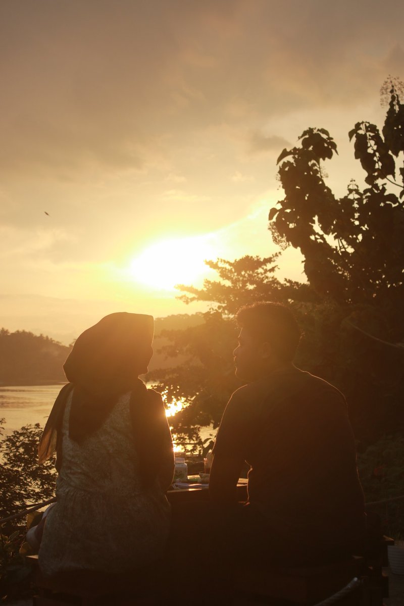 25_zulfa's tweet photo. Berasa baru kemarin kenal sama ini orang, eh tau² dah mau nikah aja hehe
Terimakasih orang baik yang selalu bilang "sayang ga" dan orang yang tulus mencintai pasangannya. 
ily 🤍🖤 @simemet__ https://t.co/kQ595CF0Ym
