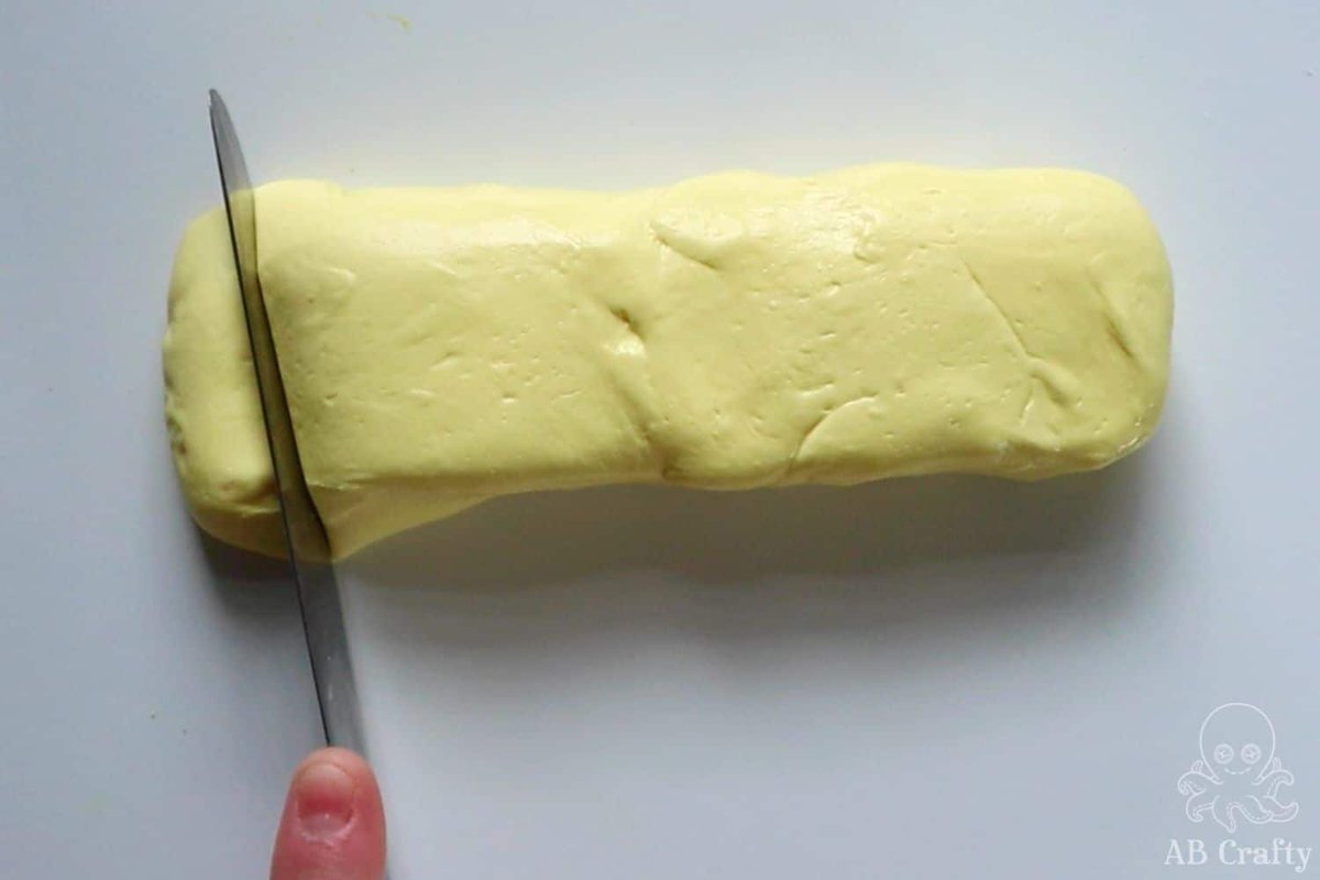 Slime that looks and feels like butter? Yes, please!
This butter slime recipe is easy to make and makes silky, smooth, and spreadable slime!

Instructions: abcrafty.com/butter-slime/?…

#slime #diyslime #butterslime #slimemaking #slimetime