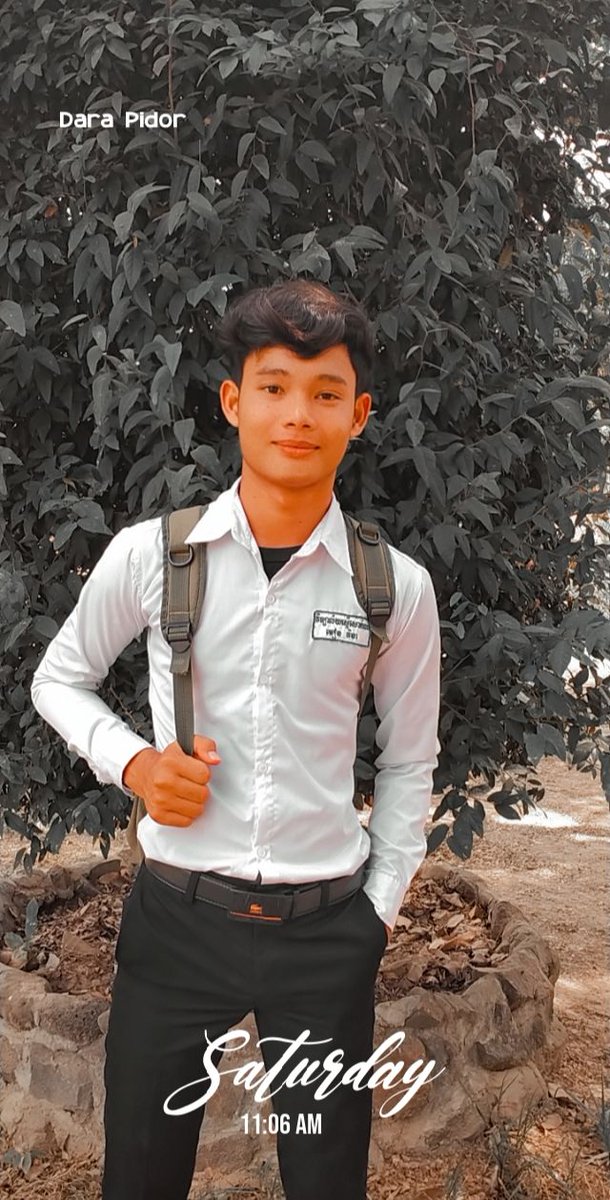 VinearB's tweet photo. រូបកាលជាសិស្ស ឥឡូវជានិស្សិតហើយ😂 https://t.co/z60vV2k2ba