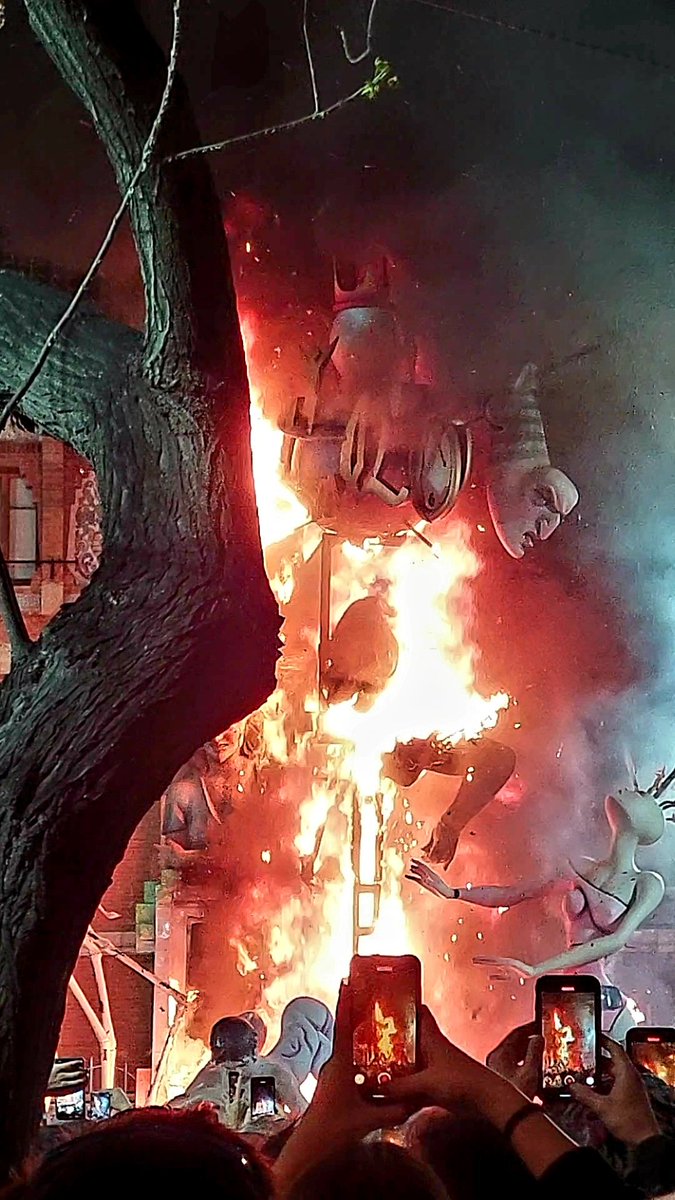 salvamaz's tweet photo. #Cremà2022🔥 https://t.co/DErpRQTicj