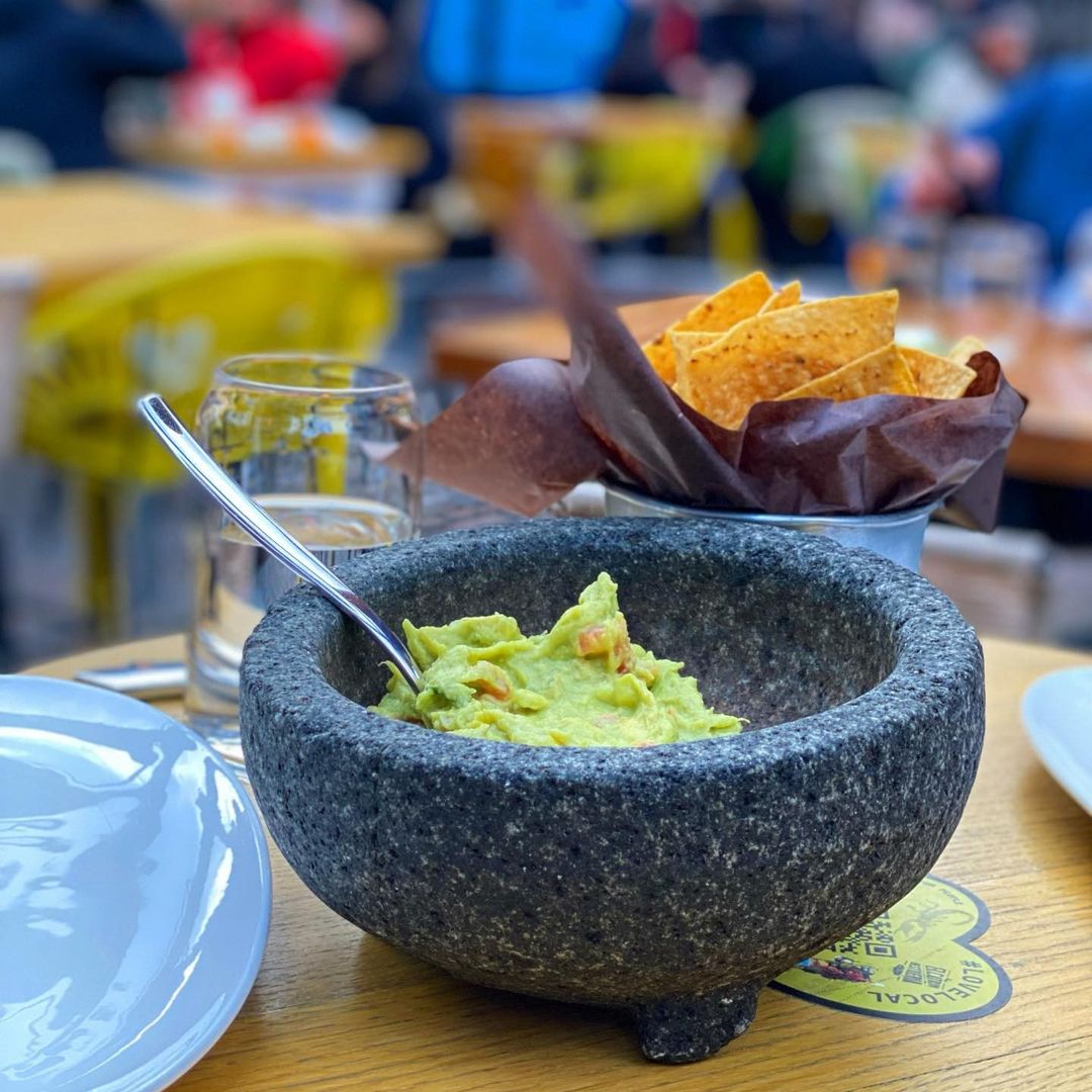 elcatrinca's tweet photo. WHEN IN DOUBT, GUAC, TACS AND CHURROS. 😏⁣
⁣
The classics are available in-restaurant and for takeout or delivery, 7 days a week. ⁣

📸: @nimesh.ydv on IG https://t.co/K1wRrMlrlo