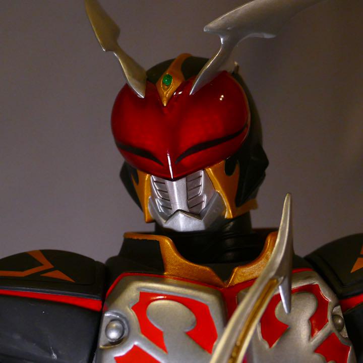 C O O あおし 仮面ライダー ブレイドのカリス トランプのハートがシンボルでそのハートによって女性ライダー に見えないようにこだわったって話聞いて このデザイナーさんとjojoの作者とでハートデザインについて語って欲しい T Co Gwxjs1j6ea