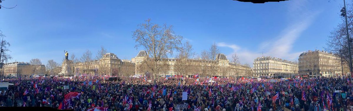 Plus de 100 000 personnes réunies aujourd'hui pour le meeting de @JLMelenchon FOTTo7UXwAQvu5C?format=jpg&name=medium