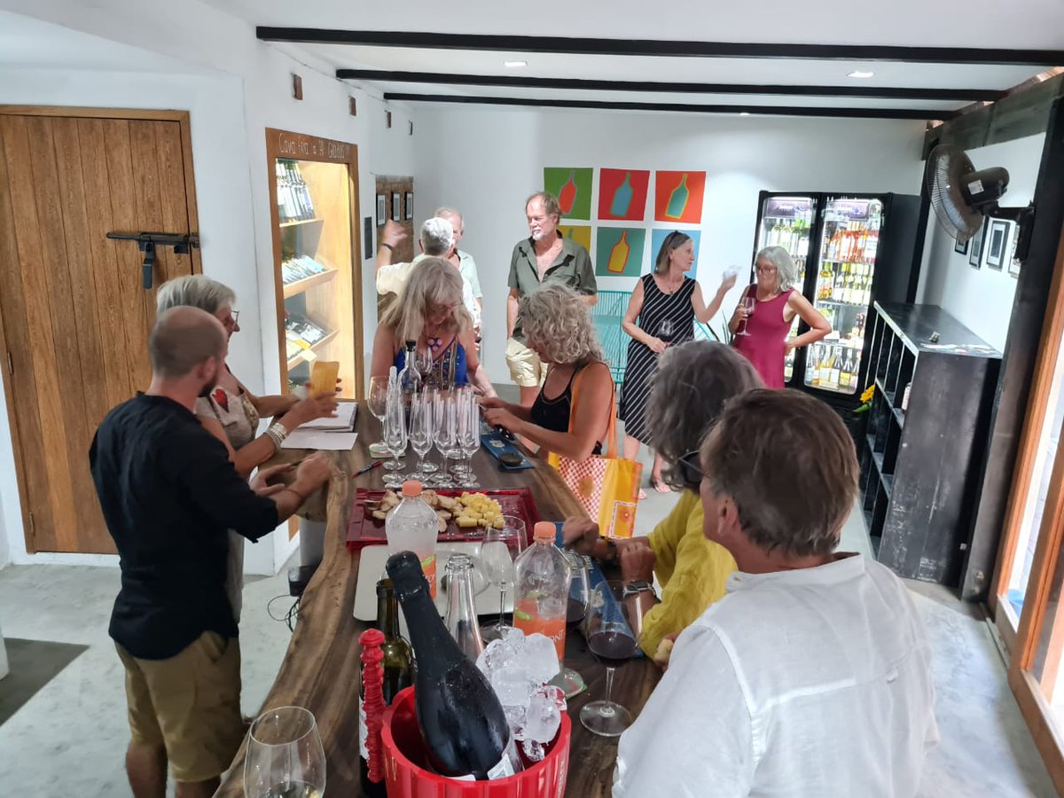 agustivino's tweet photo. A week ago we had a beautiful (st)art event; wine&photos&love&charity. #photoexhibition #oneweekmore #mexicanwine #photoart #storytelling #tobecontinued @agustivino https://t.co/xQwtDUDLmH