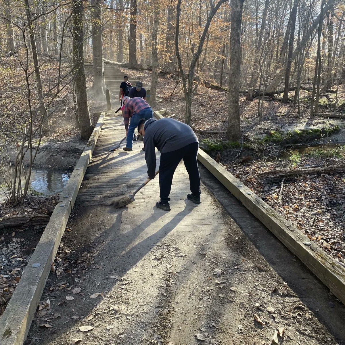 NCOAEustis's tweet photo. Soldiers attending the USAACE NCO Academy — Eustis Advanced Leaders Course volunteer during their weekend to help clean the Regulation Nature Trail on Fort Eustis, keeping the trails clean and safe for community use.
#Thisismysquad
#ForgedtoLead
#USAACE
#PeopleFirst https://t.co/0Rug5hJNeh
