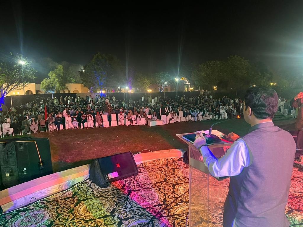 PSFMarkaz's tweet photo. د مارچ پہ نولسمه د نړيوال اسلامي پوهنتون اسلام له خوا په آرټ اېنډ کرافټ وېلېج اسلام کښې د نوې ټاکل شوې کابينې د څوګند پورته کولو دستوره و��وه او وروستو بيا د يو سندريز ماښام ��ابيا هم شوې وه۔
#PSFIIUI | #PSFPunjab https://t.co/otnUmC46vQ