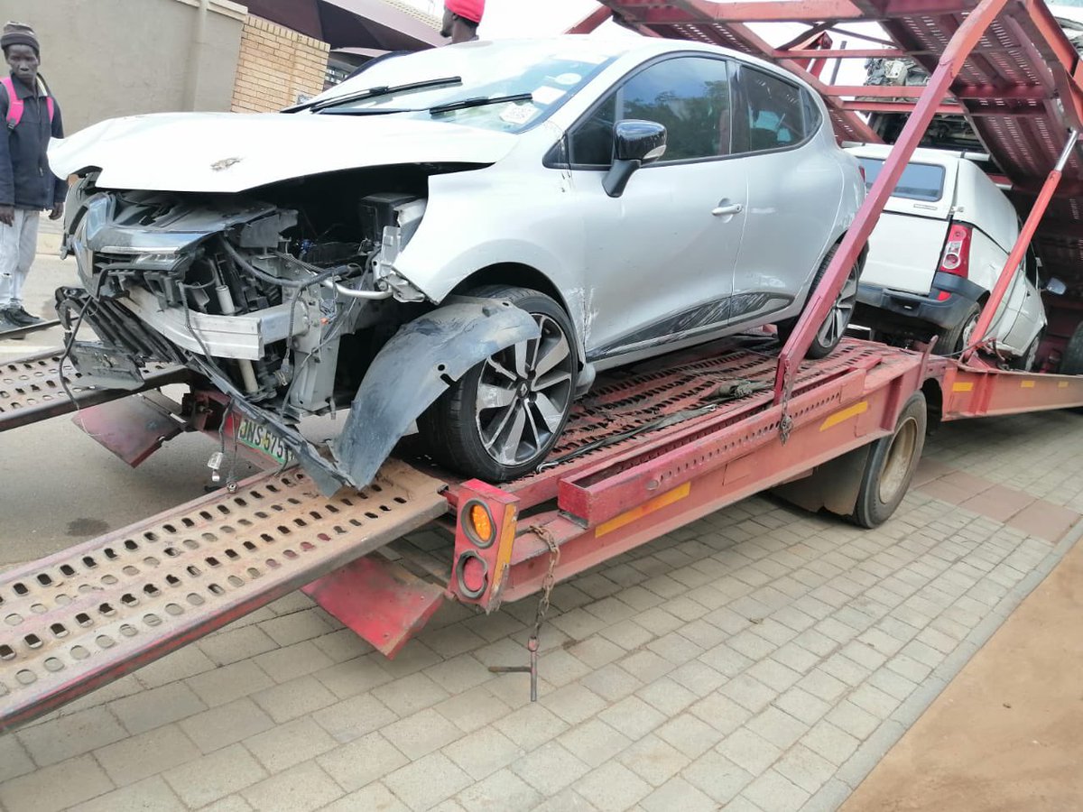 SparesRenault's tweet photo. 🚗🚗🚗2015 Renault Clio stripping for spares🚗🚗🚗

 -We are based in Soweto klipspruit and we courier countywide 🚚

-Call or WhatsApp 065 163 7723 / 083 347 5915 for more information 
#Renault 
#Clio4
#stippingforspares https://t.co/qutImFmpVq