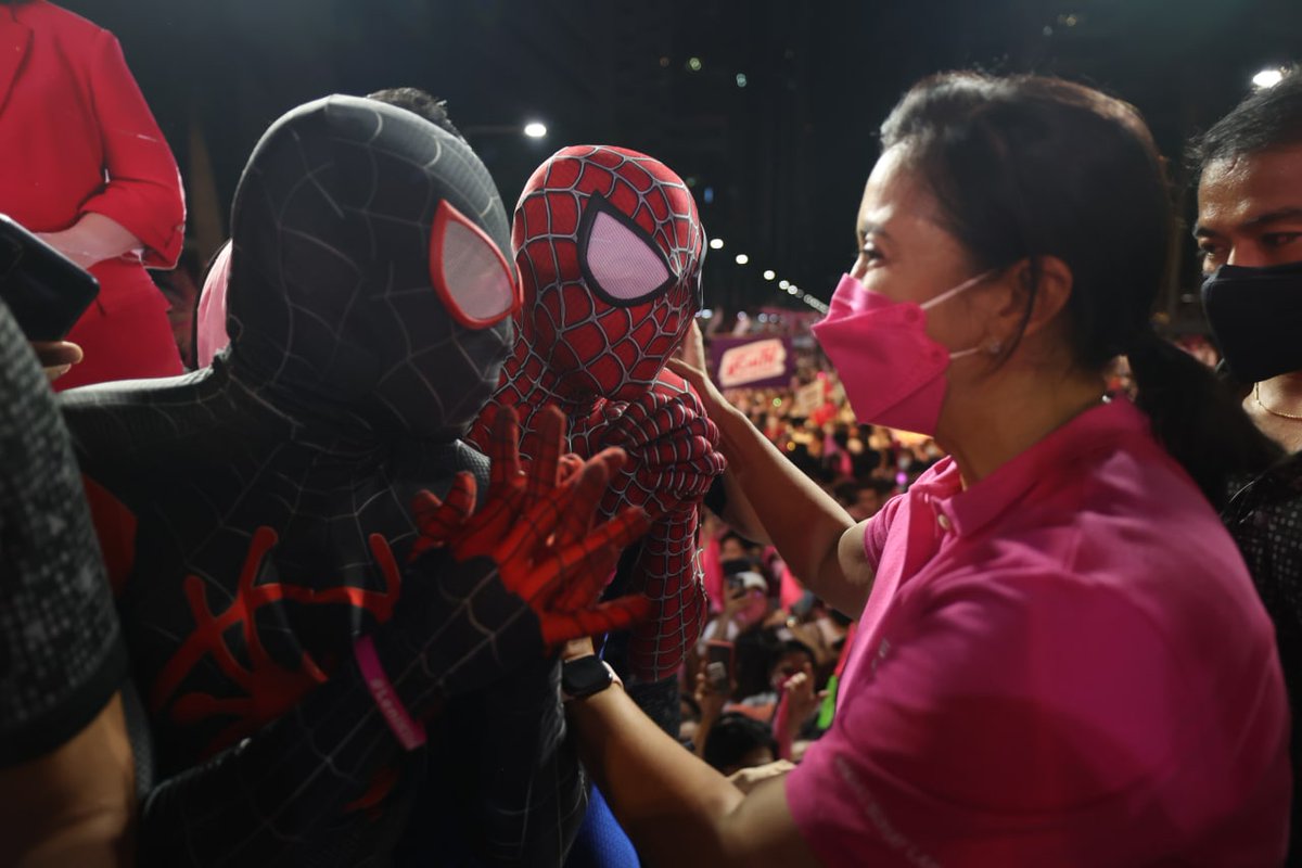 barrygutierrez3's tweet photo. "With great power comes great responsibility." #KayLeniNaTayo #10RobredoPresident https://t.co/7FpP5YjGuY