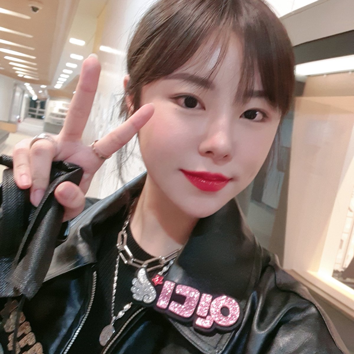 monoredd_'s tweet photo. thank you wheein for sharing your thoughts and advices also for all of song recommendations youve shared to us during your time as a special dj. you did well dj wheein, you've worked hard ❤️
#ThankYouInD #BeLisInD
#wheein #휘인 https://t.co/BBz7IVm1un