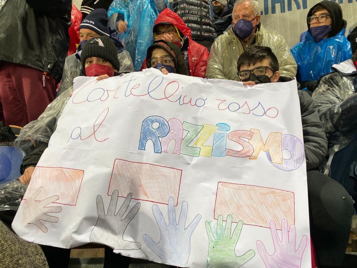 CagliariCalcio's tweet photo. Oggi e sempre, #KeepRacismOut. https://t.co/3PqBpfnKjk
