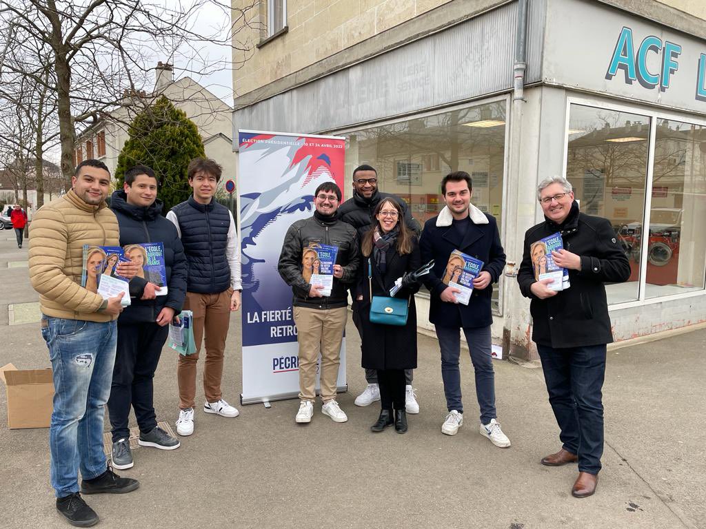 JeunesReps45's tweet image. Les jeunes républicains du Loiret étaient présents en force ce matin au marché Madeleine à Orléans pour un tractage en faveur de @vpecresse. 
Merci à @PascalTebibel pour sa présence à nos côtés toute la matinée. #pécresse2022 #Pecresse2022 #NouvelleFrance @avecValerie