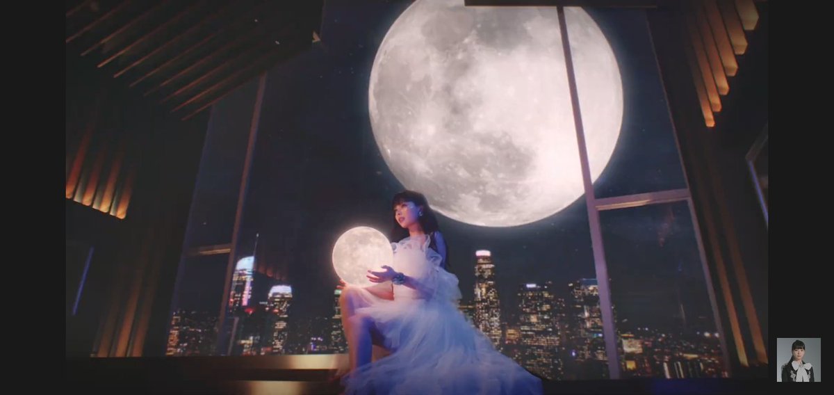 Ilyurina99's tweet photo. Everything about Look At Me suits Yurina. The looks, style, music, dance, everything. It's all about her. The MV really emphasize "Look At Me" as in "Look At Yurina" https://t.co/bkic2vWs1g