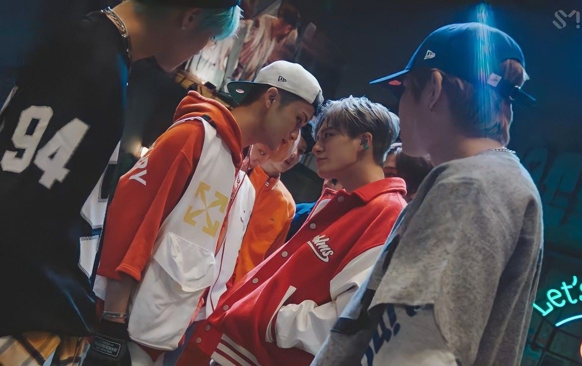morklore's tweet photo. why are mark and jeno always at each other's throats and why is it so damn attractive https://t.co/SC5WNSkkkO