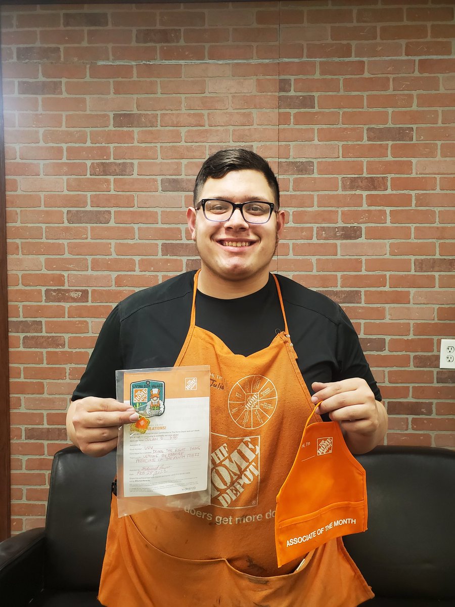 mrEdReyesHD's tweet photo. Never too late for recognition... Congratulations to Julian for associate of the month of February D38. THD6816. Shows great leadership and good vibes only. @Robert_Daffern @ArtisRealliams @mrtnz_jackie @HDCalvinThomas @OakCliff_HD https://t.co/22eL4MhoE7